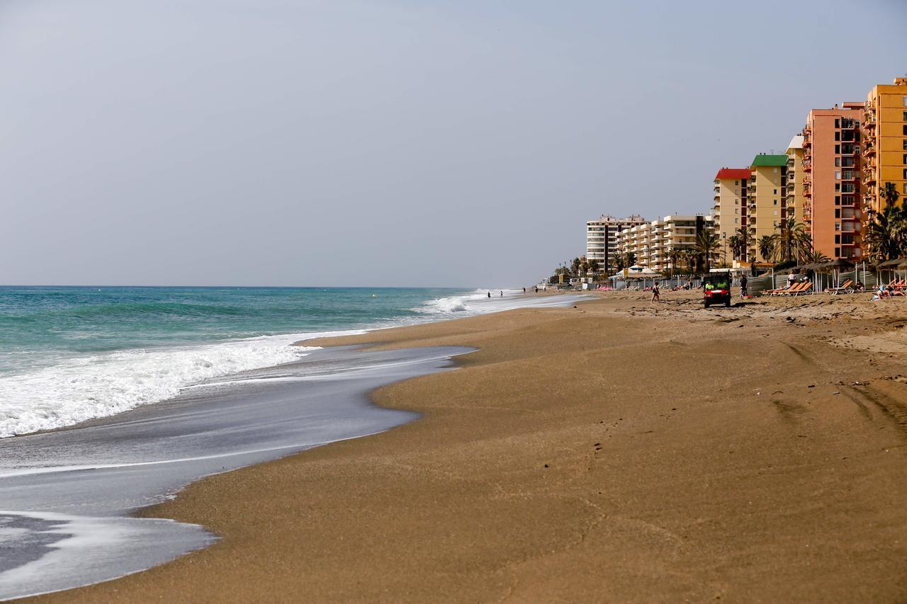 Suitur Apartamento Frente A La Playa フエンヒロラ エクステリア 写真